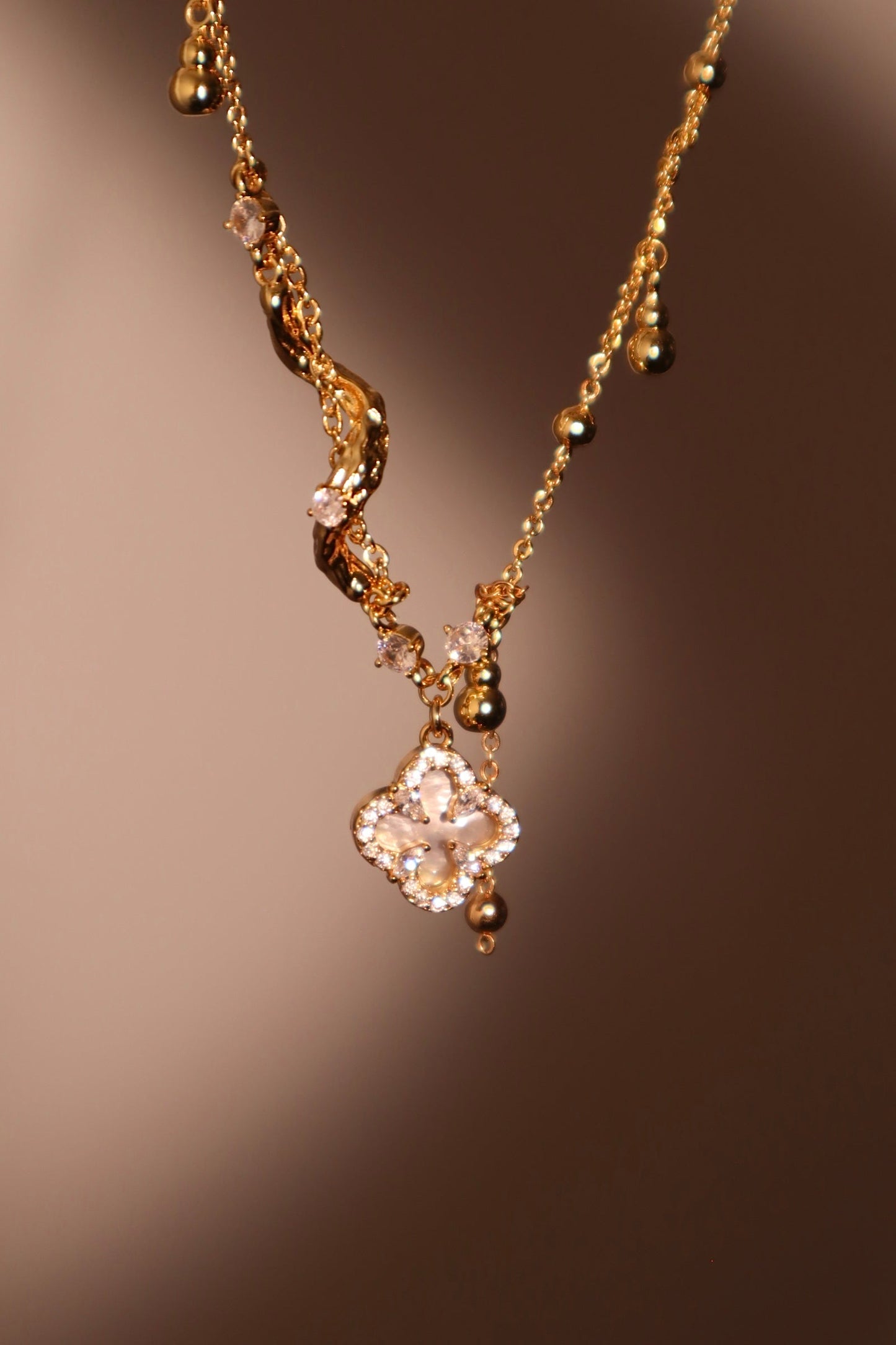 18K Real Gold Plated Lucky Leaf Shell Pearls Spiral Necklace