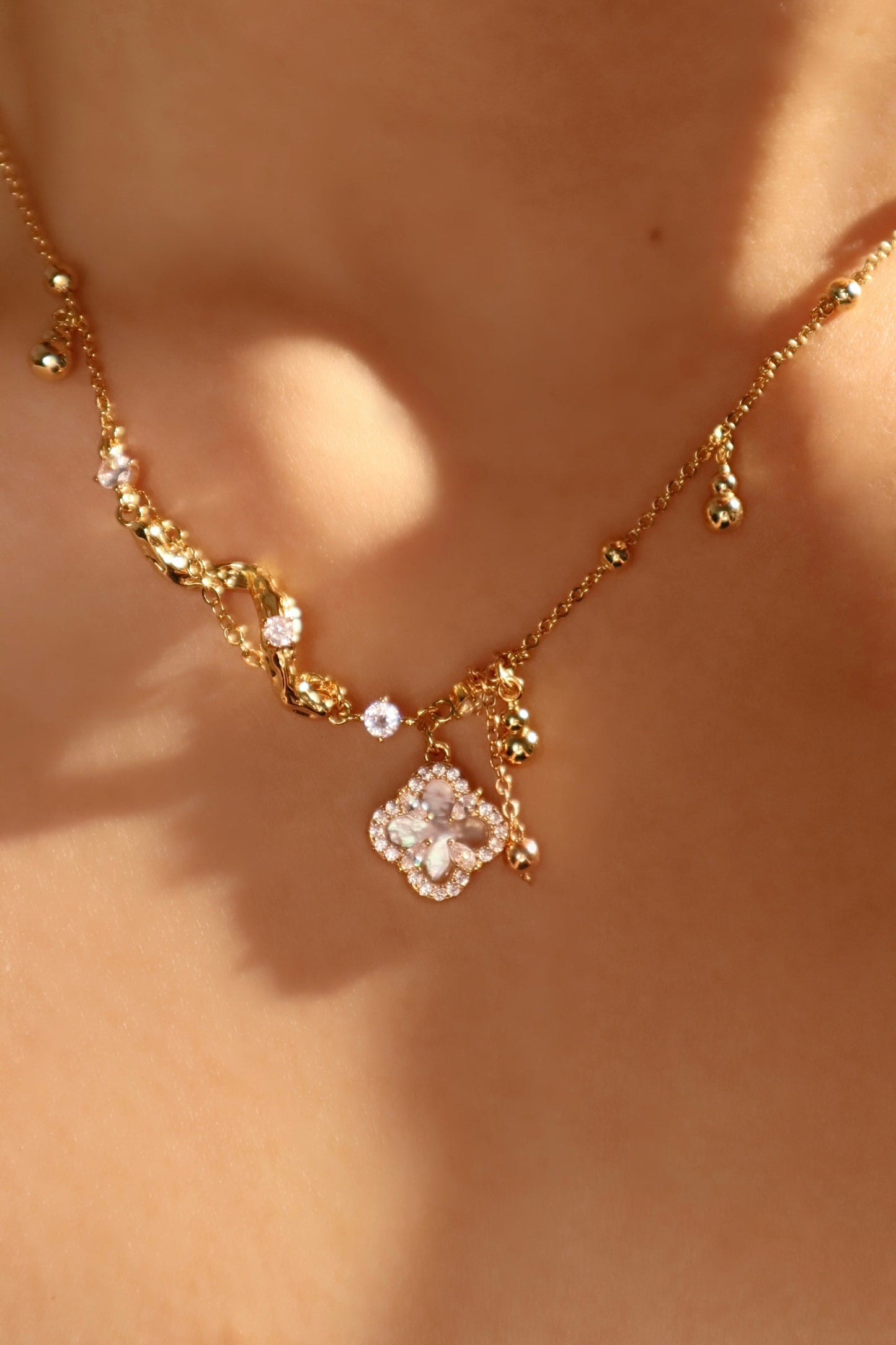 18K Real Gold Plated Lucky Leaf Shell Pearls Spiral Necklace