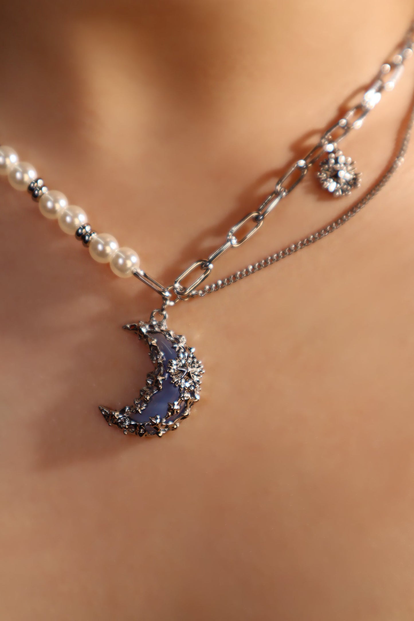 Moon Resin Pearls Necklace