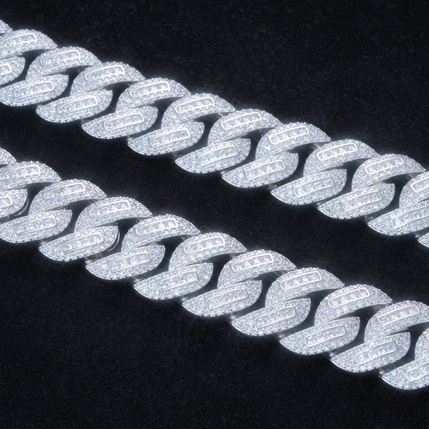 17MM WHITEGOLD CURVED CLASP BAGUETTE CUBAN CHAIN