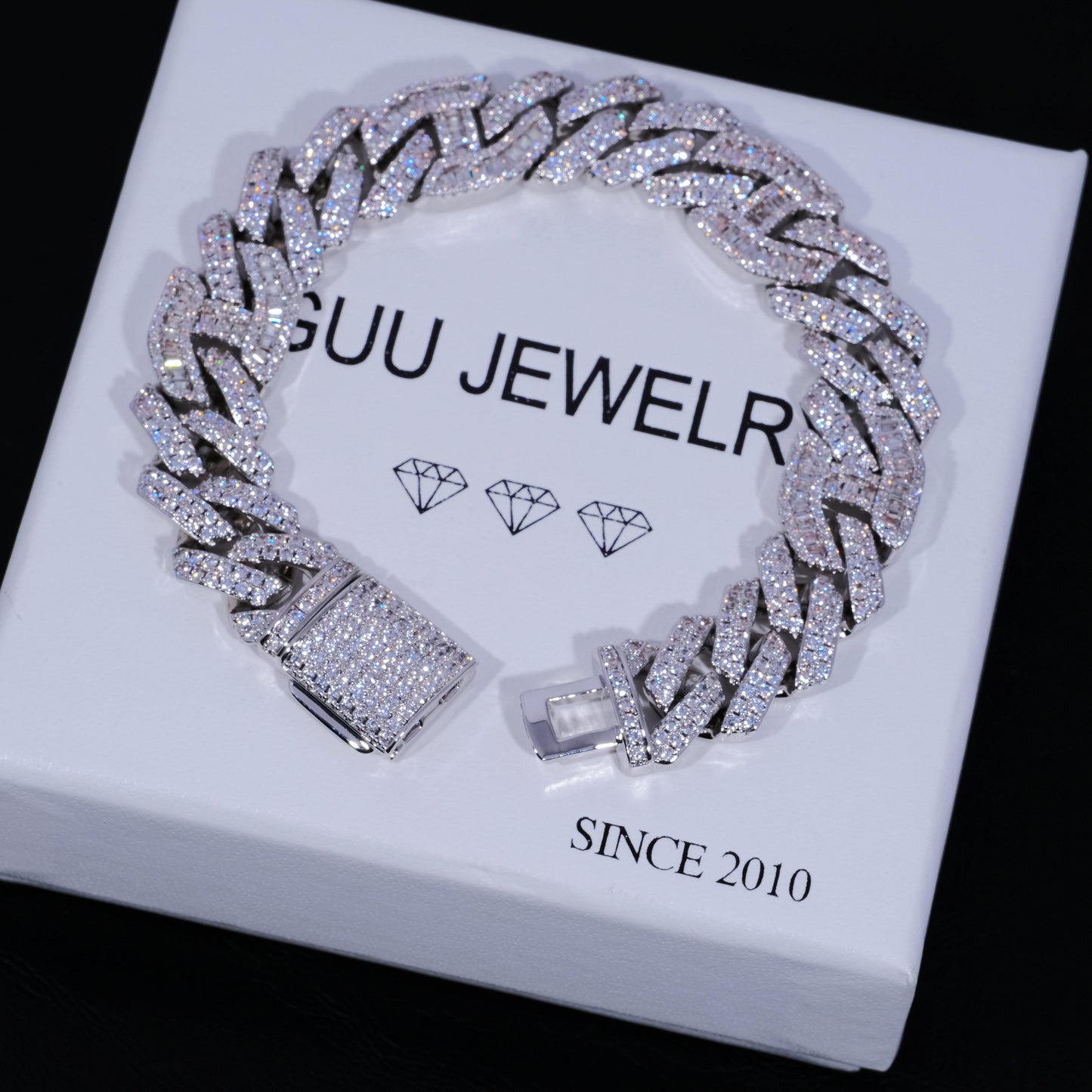 12mm Prong Baguette Curb Bracelet White Gold