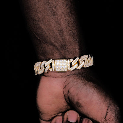 12mm Prong Baguette Curb Bracelet 18K Gold