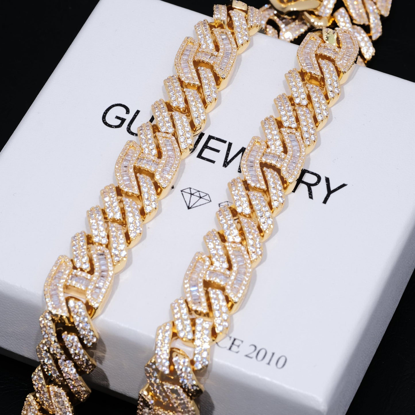 15mm Prong Baguette Curb Chain 18K Gold