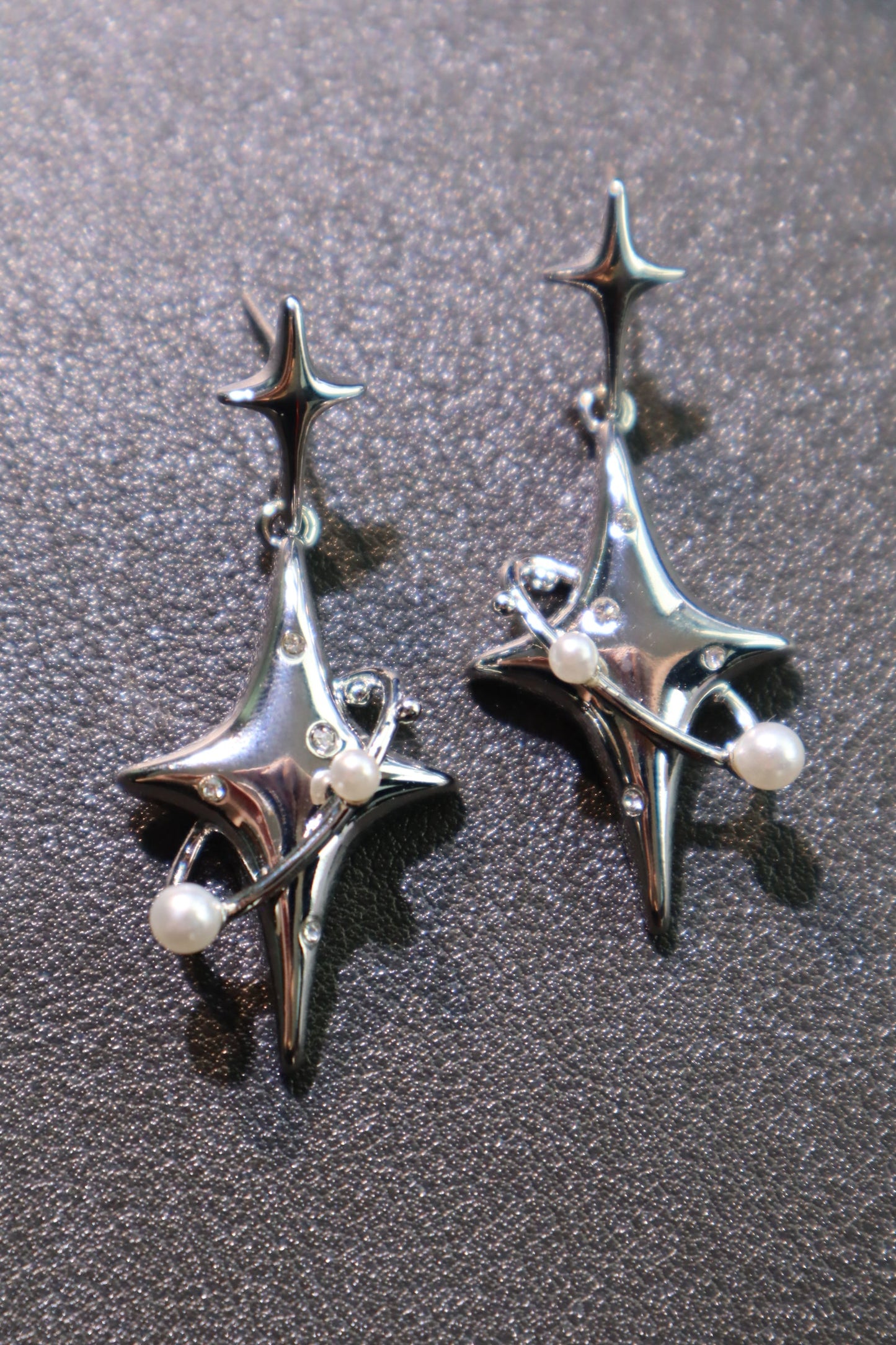 Saturn Pearls Earrings