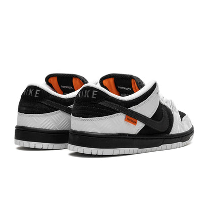 Nike SB Dunk Low TIGHTBOOTH